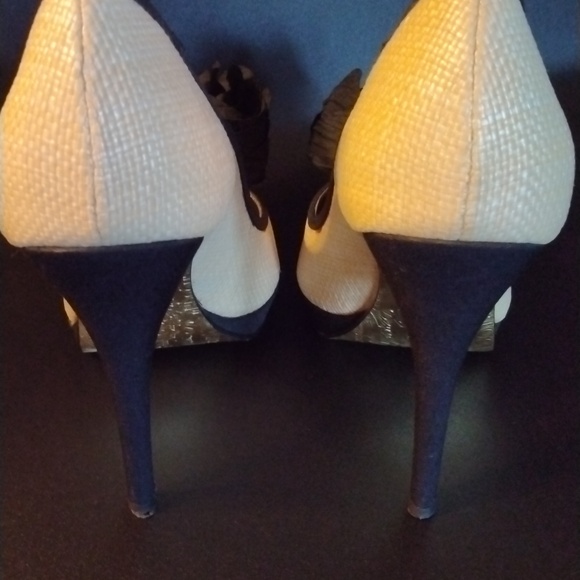 Beverly Feldman Peep Toe high heels - Picture 5 of 16
